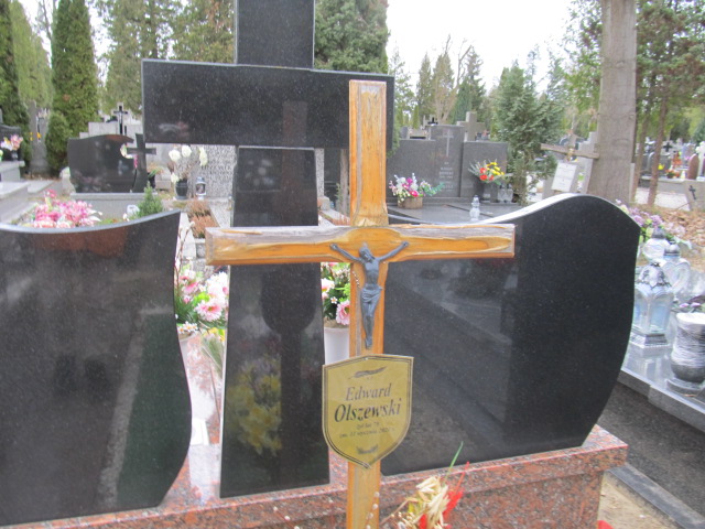 Liliana Olszewska 1966 Piaseczno - Grobonet - Wyszukiwarka osób pochowanych