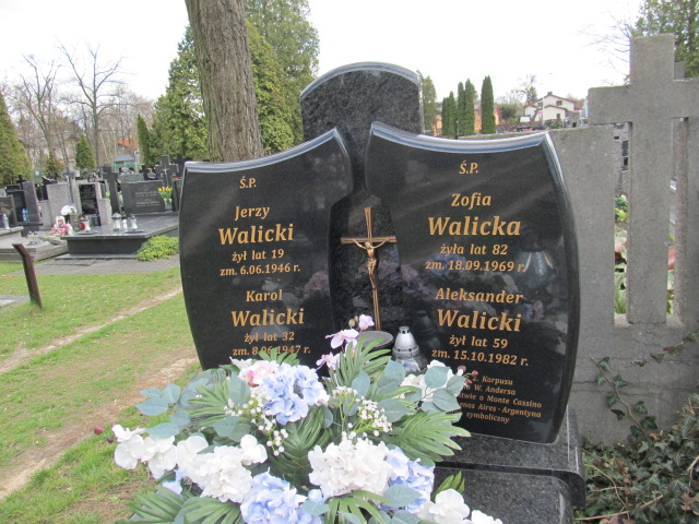 Jerzy i Karol Walicki 1946 Piaseczno - Grobonet - Wyszukiwarka osób pochowanych