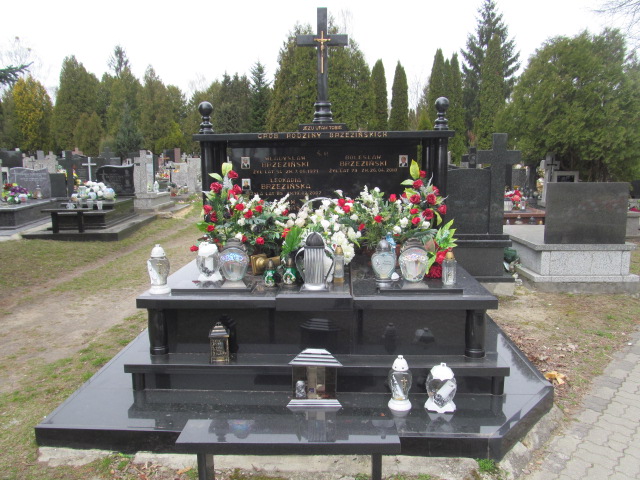 Grób Adam Brzeziński 